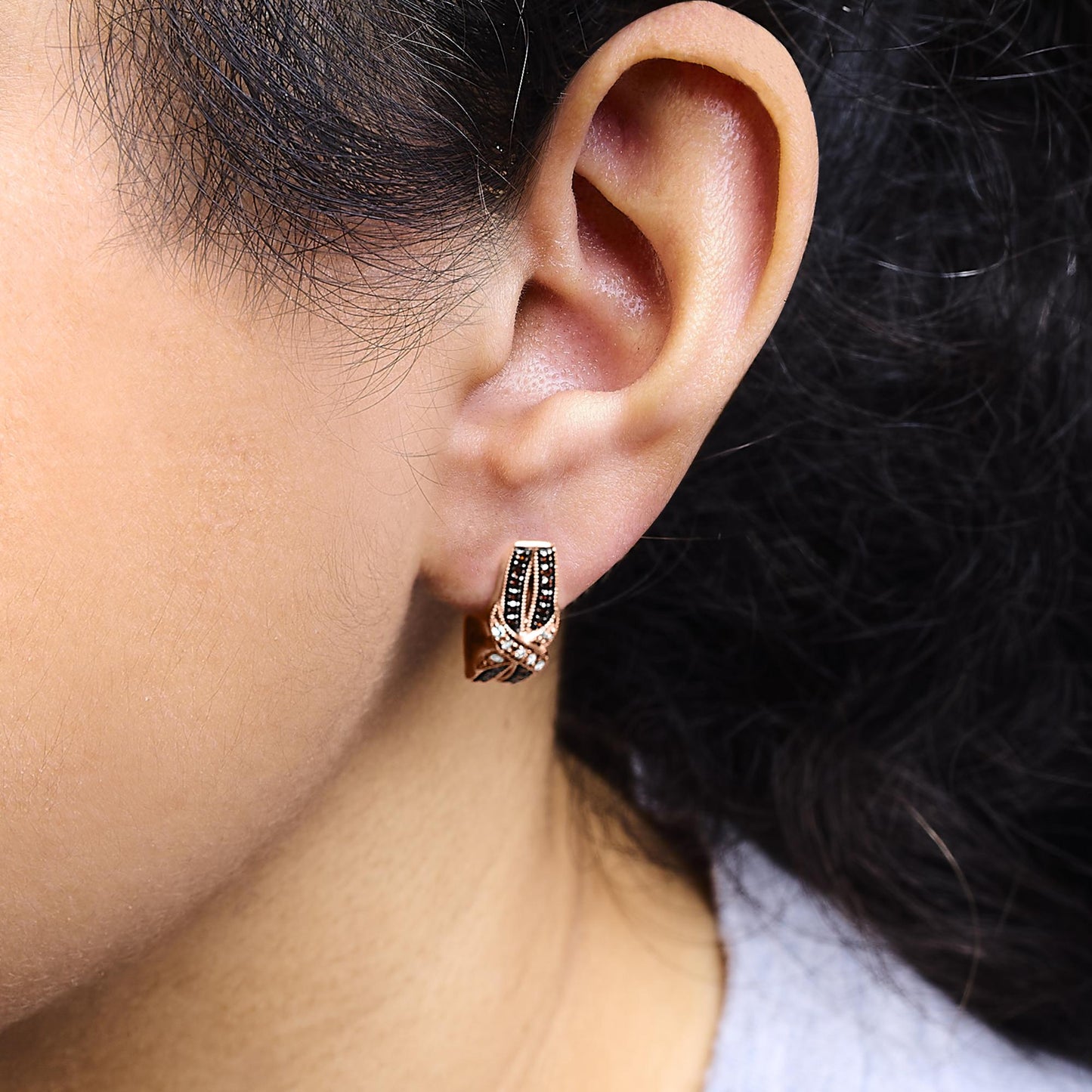 10K Rose Gold 1/3 Cttw White and Brown Diamond Milgrain Criss Cross J-Hoop Earrings (I-J Color, I1-I2 Clarity)