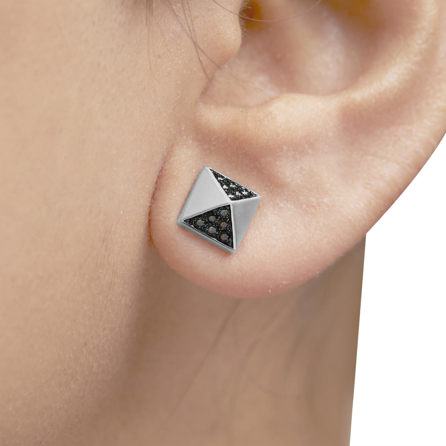 14K White Gold 1/4 Cttw Treated Blue Diamond Pyramid Stud Earring (Blue Color, SI1-SI2 Clarity)